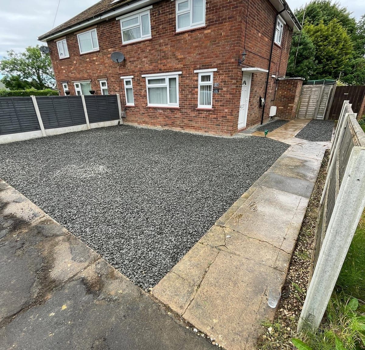 Driveway and parking area completed, by J.E. Jones, groundworks and earthworks contractors, Lincolnshire